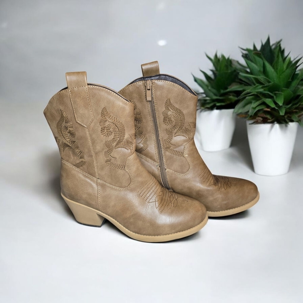 Bacia Tan Western Ankle Boots